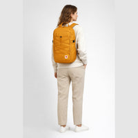 KI-generierte Darstellung – Fjällräven Skule 24 - Rucksack 47 cm (red gold)