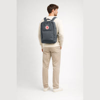 KI-generierte Darstellung – Fjällräven Kånken Laptop 17" - Rucksack 42 cm (super grey)