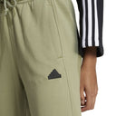 adidas Brand Love - Sporthose Women (tengrün, XL) - Markenkoffer