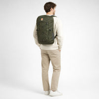 KI-generierte Darstellung – Fjällräven Skule Top 26 - Rucksack 15" 50 cm (deep forest)