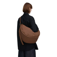 Sandqvist Curve Half Moon Bag L - Umhängetasche 42 cm (dark taupe) - Ansicht 5