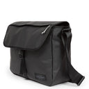 Eastpak selection Delegate + - Schultertasche 17" 38.5 cm (tarp black 2) - Ansicht 2