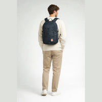KI-generierte Darstellung – Fjällräven Skule 20 - Rucksack 15" 43 cm (navy)