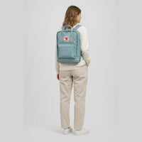 KI-generierte Darstellung – Fjällräven Kånken Laptop 17" - Rucksack 42 cm (sky blue)
