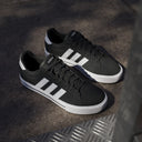 adidas Daily 4.0 - Schuh Men (core black/ftwr white/ftwr white, 43 1/3) - Markenkoffer
