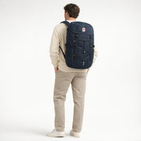 KI-generierte Darstellung – Fjällräven Skule Top 26 - Rucksack 15" 50 cm (navy)