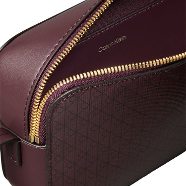 Calvin Klein Emblem - Umhängetasche 21 cm (red) - Markenkoffer