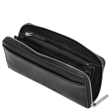 Calvin Klein Embossed Logo - Geldbörse L 12cc 19.2 cm RFID (ck black) - Markenkoffer