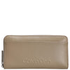 Calvin Klein Embossed Logo - Geldbörse L 12cc 19.2 cm RFID (crockery)