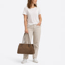 Les Visionnaires Sophie Grande Cozy Scarf - Schultertasche 42 cm (khaki) - Ansicht 7