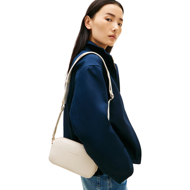 Tommy Hilfiger Essential - Umhängetasche 22 cm (soft cream) - Ansicht 5