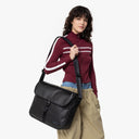 Eastpak selection Delegate + - Schultertasche 17" 38.5 cm (tarp black 2) - Ansicht 6