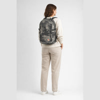 KI-generierte Darstellung – Fjällräven Skule Graphics 24 - Rucksack 47 cm (fossil-shade)