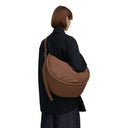 Sandqvist Curve Half Moon Bag L - Umhängetasche 42 cm (dark taupe) - Markenkoffer